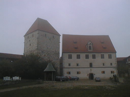 カステンハウス（右）と盗賊塔（左）