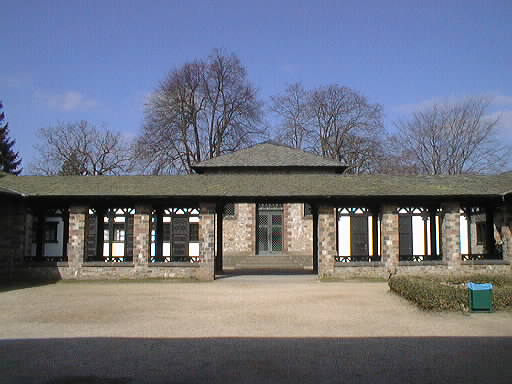 旗の聖所建物正面