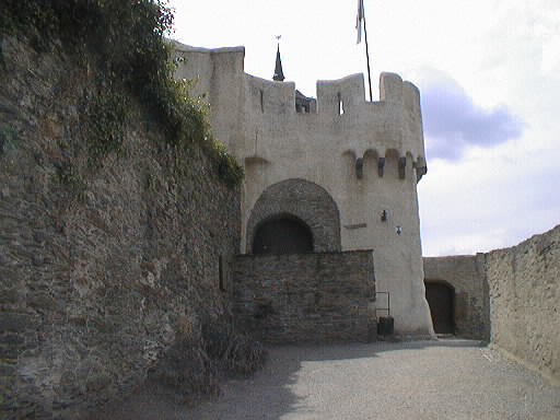 マルクスブルク城の狐門