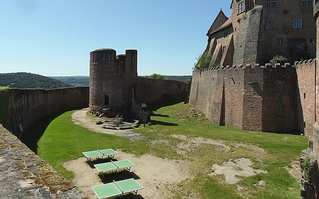 ブロイベルク城（Burg Breuberg）の空堀